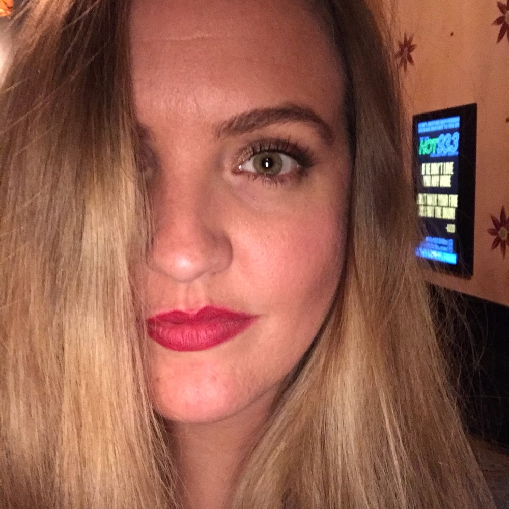 💕😃 Meet Your Posher: Mandy! 😃💕 - Picture 1 of 16
